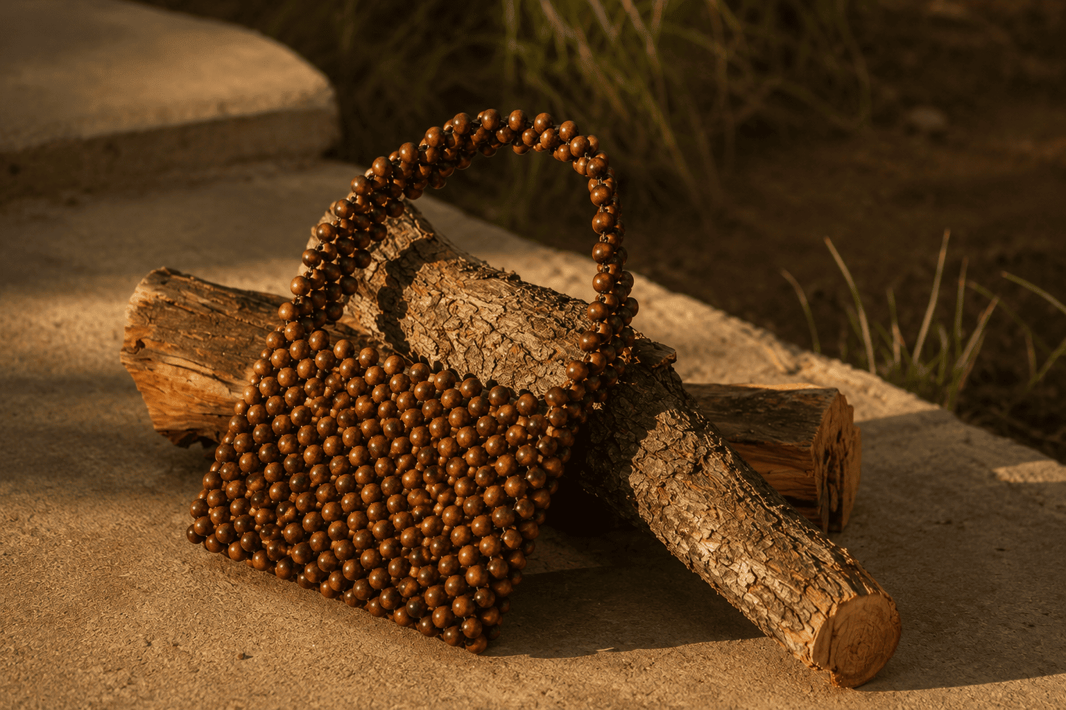 wabi-sabi_105_round_bucket_bead_bag Tobera Mini sac bois foncé – Image 1